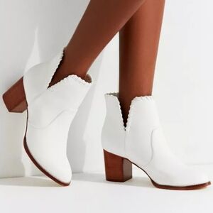 Urban outfitters sasha whip stitch western ankle boot bootie white brown 9